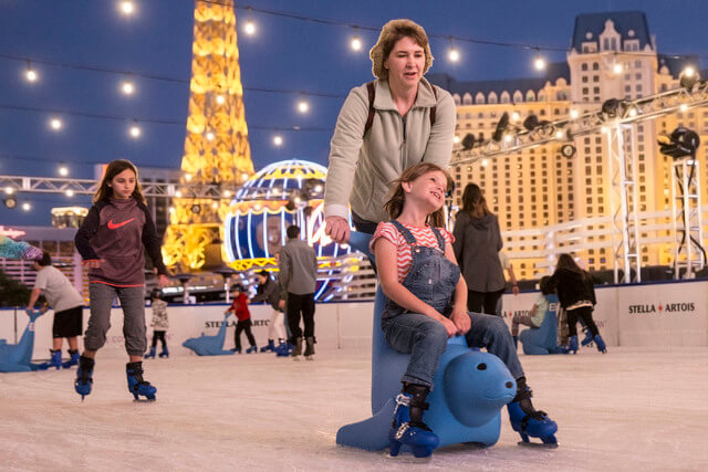 Patinação no gelo em Las Vegas é no The Cosmopolitan 4 patinação no gelo Ice Rink da Boulevard Pool