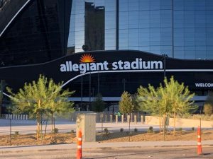 Allegiant Stadium, o estádio de futebol americano do Las Vegas Raiders, vai oferecer tours para visitantes 2 Allegiant Stadium, o estádio de futebol americano do Las Vegas Raiders, vai oferecer tours para visitantes 1