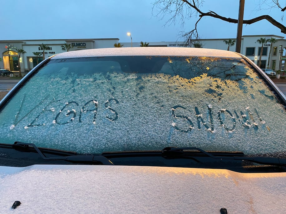 Las Vegas fica coberta de neve pela primeira vez em dois anos 1 Las Vegas fica coberta de neve pela primeira vez em dois anos 1